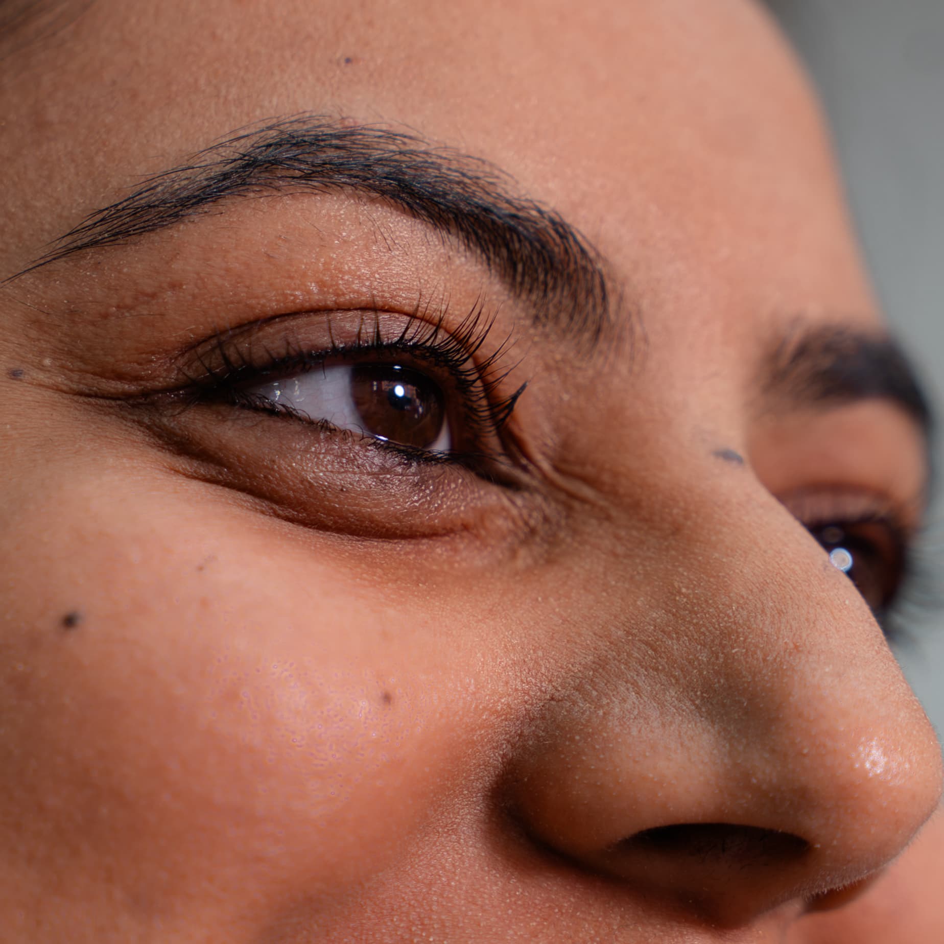 Perfectly shaped eyebrows — threading result at UniqSwek